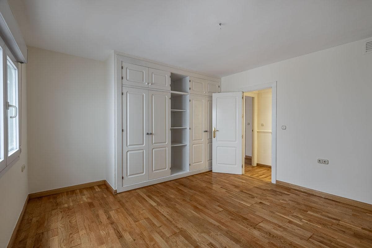 3 slaapkamer Flat te huur in Granada stad met garage - € 1.650 (Ref: 8195479)