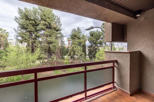 3 slaapkamer Flat te huur in Granada stad met garage - € 1.650 (Ref: 8195479)