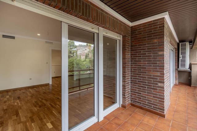 3 slaapkamer Flat te huur in Granada stad met garage - € 1.650 (Ref: 8195479)