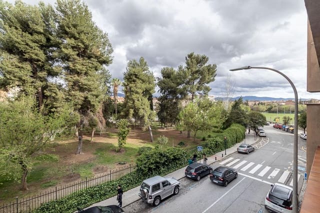 3 slaapkamer Flat te huur in Granada stad met garage - € 1.650 (Ref: 8195479)