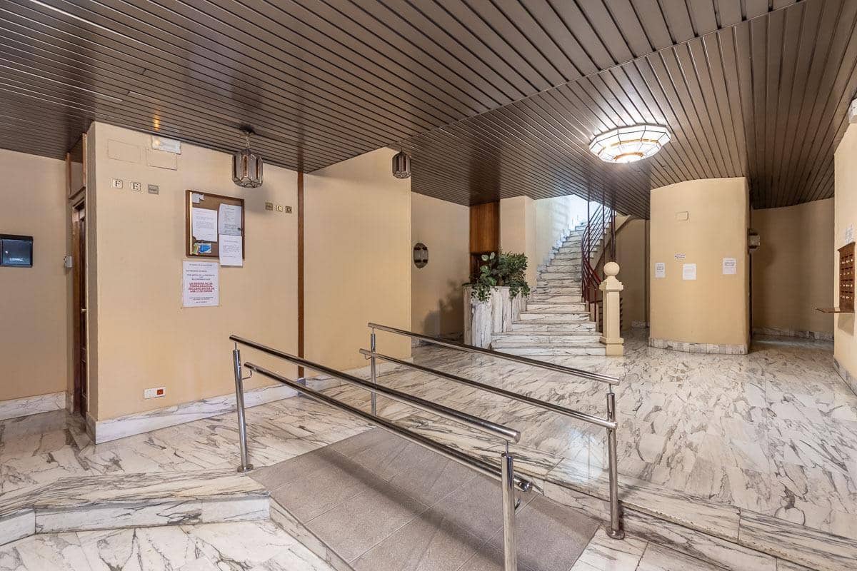 3 slaapkamer Flat te huur in Granada stad met garage - € 1.650 (Ref: 8195479)