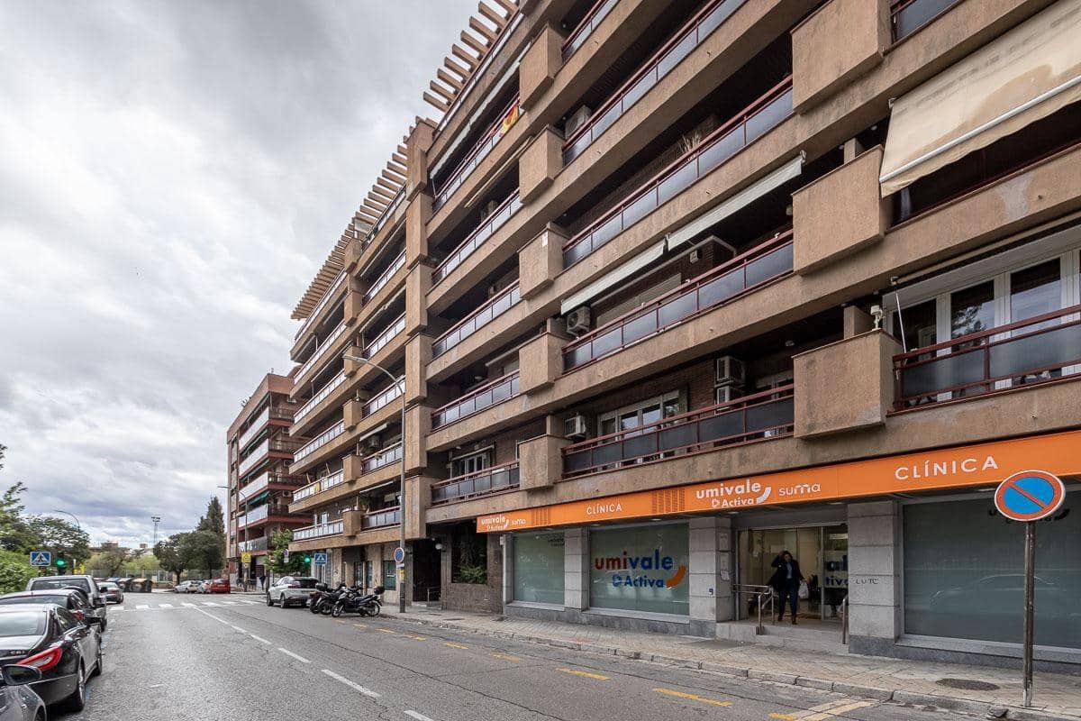 3 slaapkamer Flat te huur in Granada stad met garage - € 1.650 (Ref: 8195479)
