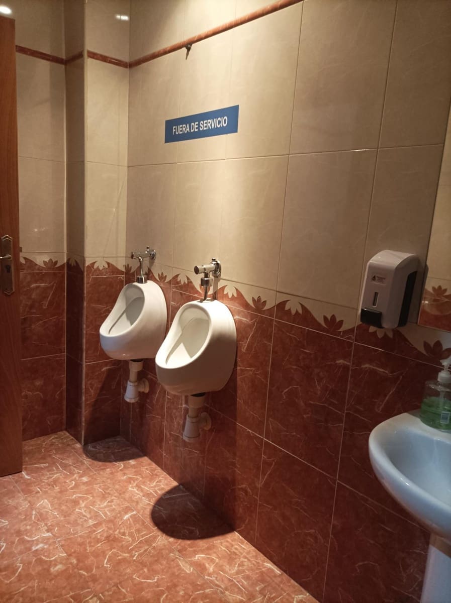 Local Commercial à louer à Guadix - 2 000 € (Ref: 8251552)