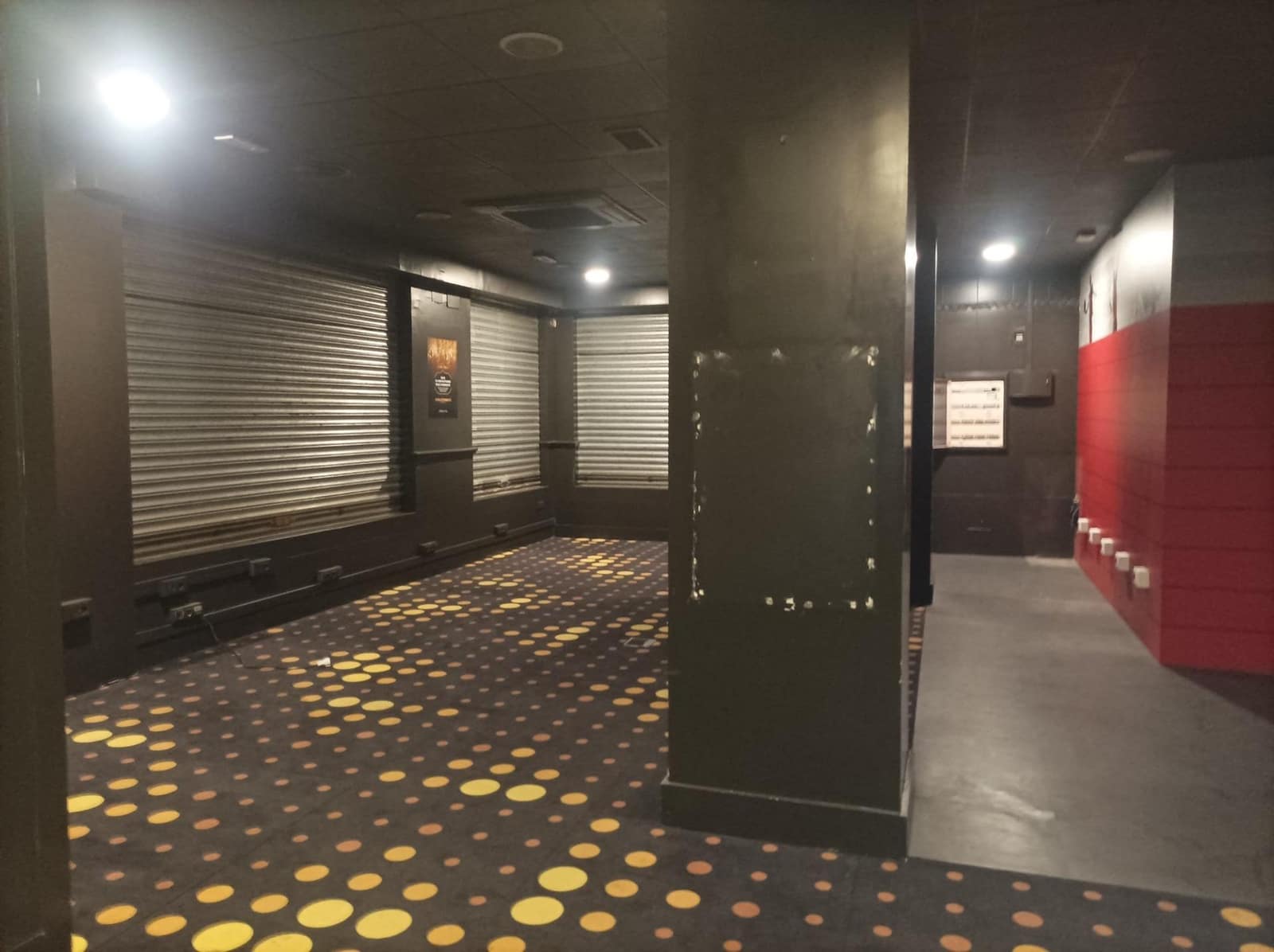 Local Commercial à louer à Guadix - 2 000 € (Ref: 8251552)