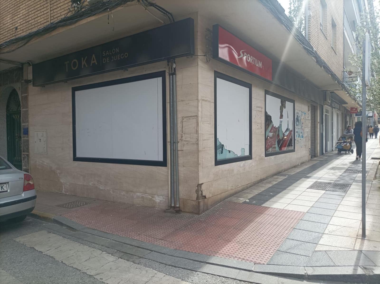 Local Commercial à louer à Guadix - 2 000 € (Ref: 8251552)