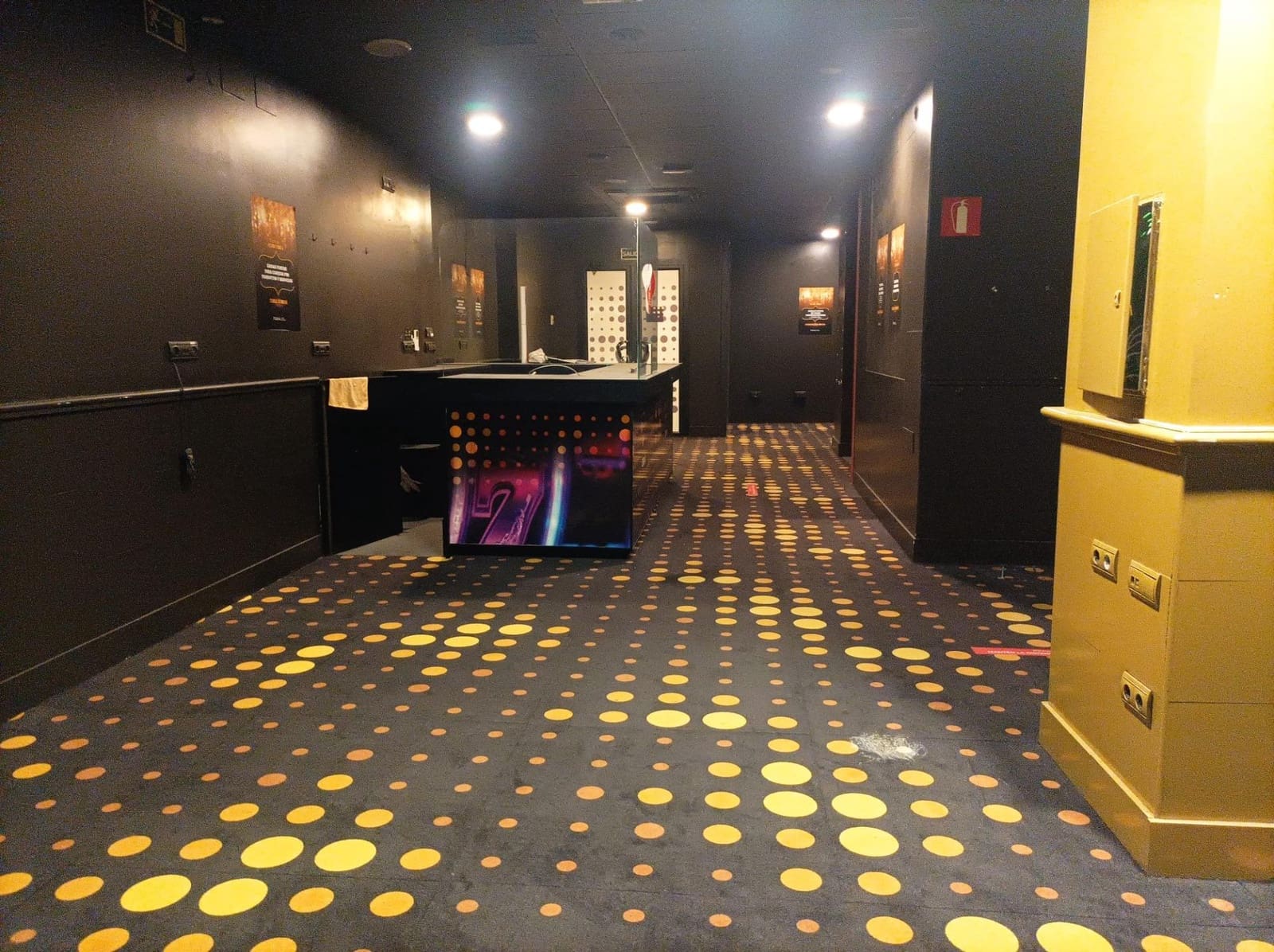 Local Commercial à louer à Guadix - 2 000 € (Ref: 8251552)