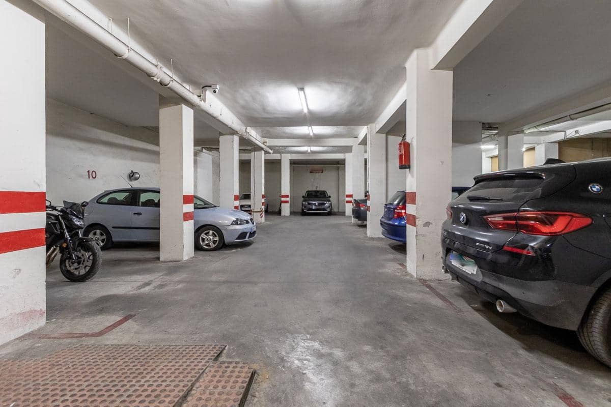 Garasje til salgs i Granada by - € 35 000 (Ref: 8300725)