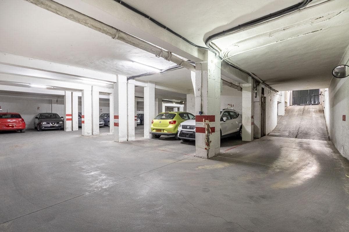 Garasje til salgs i Granada by - € 35 000 (Ref: 8300725)