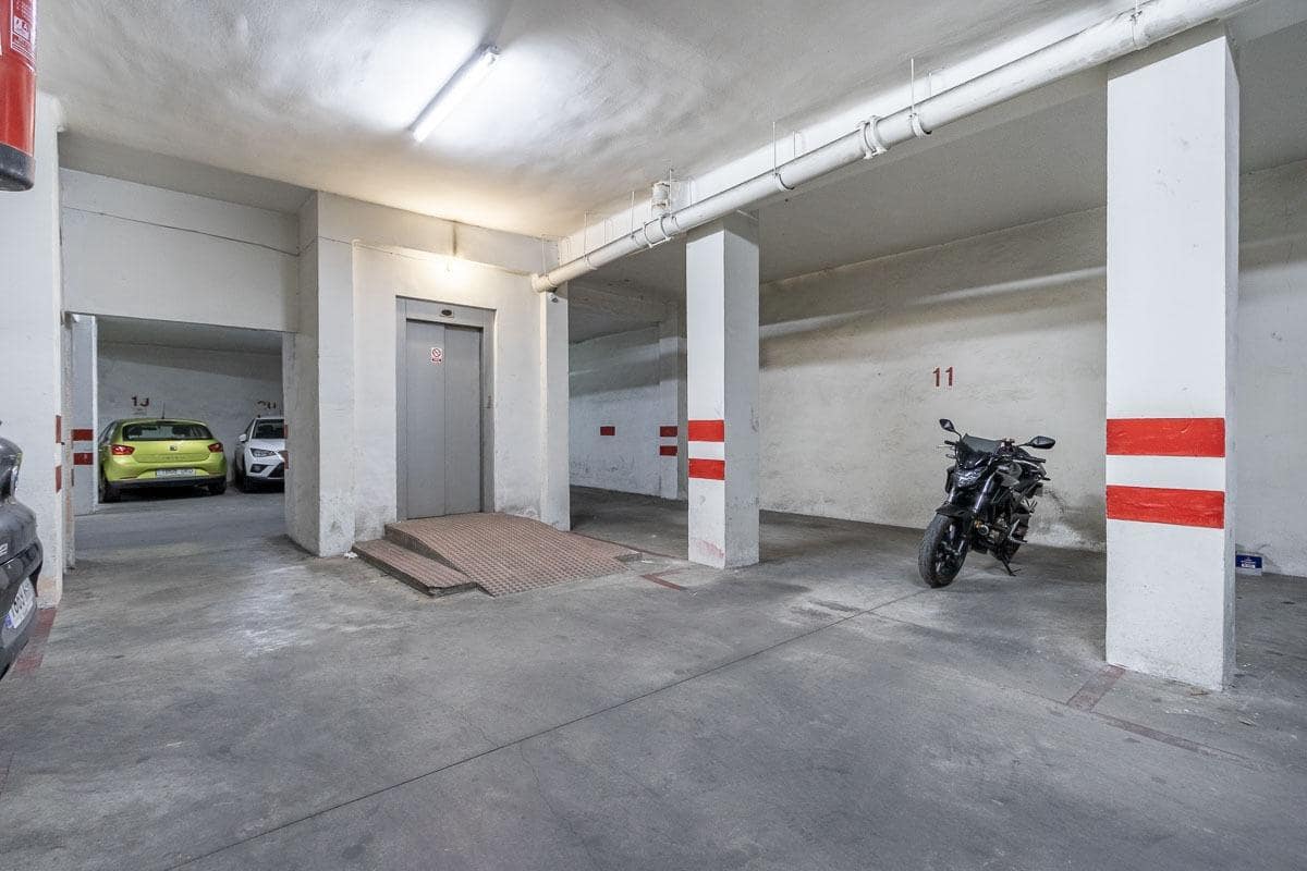 Garasje til salgs i Granada by - € 35 000 (Ref: 8300725)