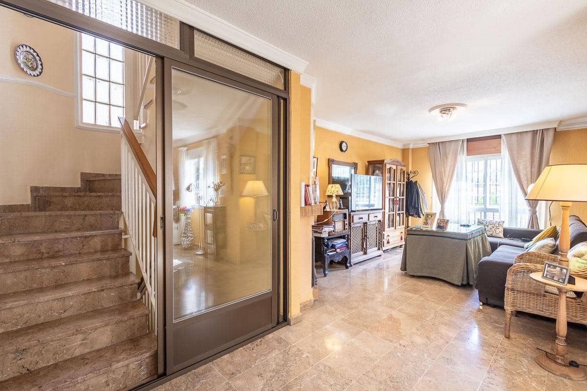 4 soveværelse Villa til salg i Pinos Genil med swimmingpool garage - € 339.000 (Ref: 8318065)