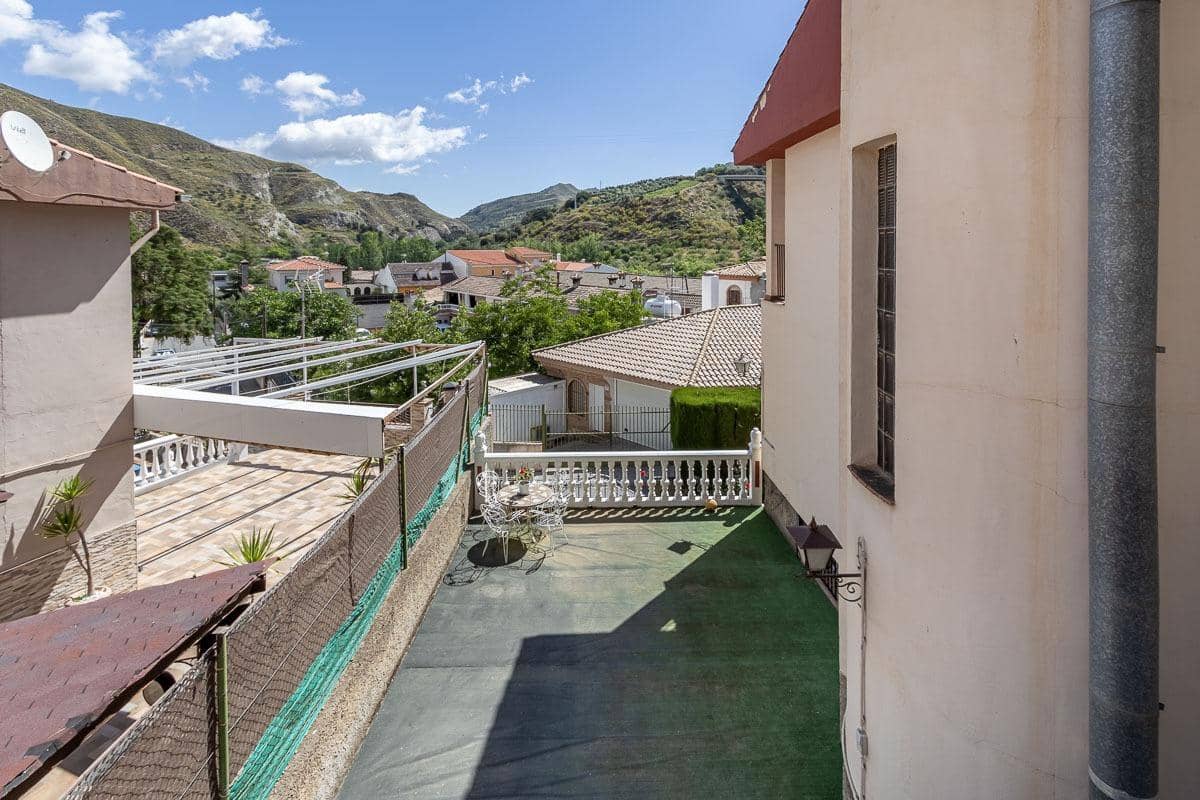 4 soveværelse Villa til salg i Pinos Genil med swimmingpool garage - € 339.000 (Ref: 8318065)