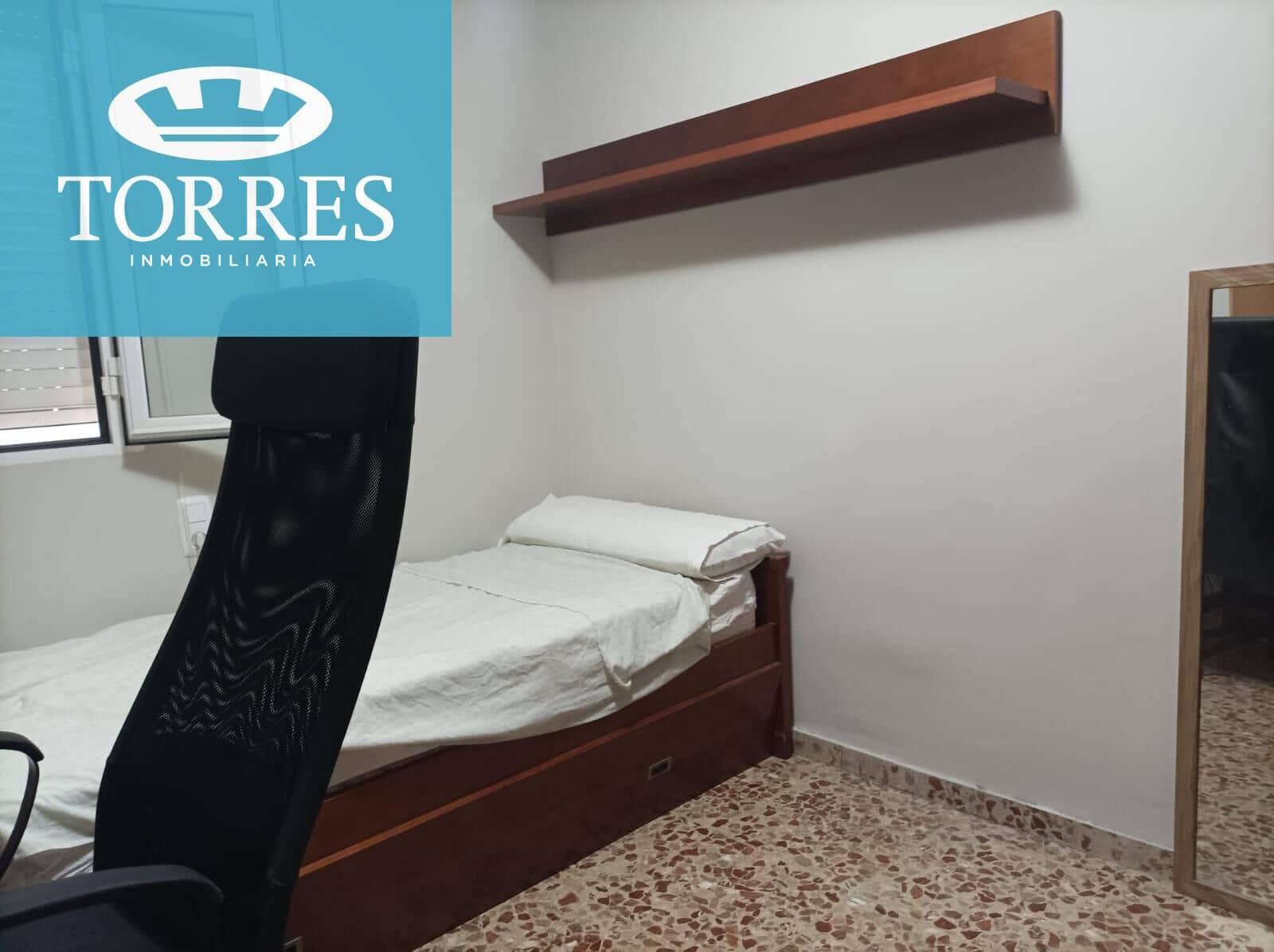 4 bedroom Flat for rent in Granada city - € 1,200 (Ref: 8348224)