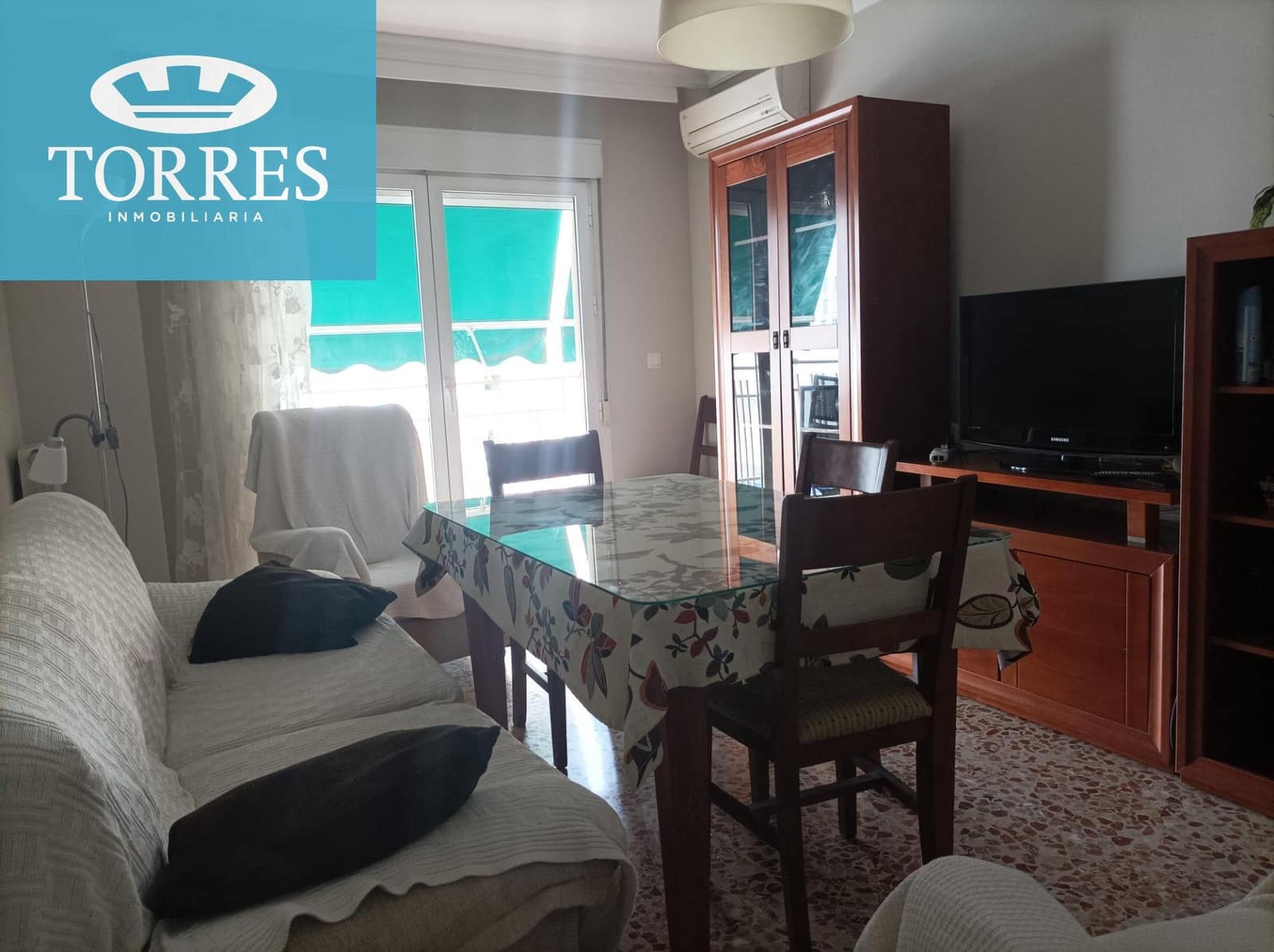 4 bedroom Flat for rent in Granada city - € 1,200 (Ref: 8348224)
