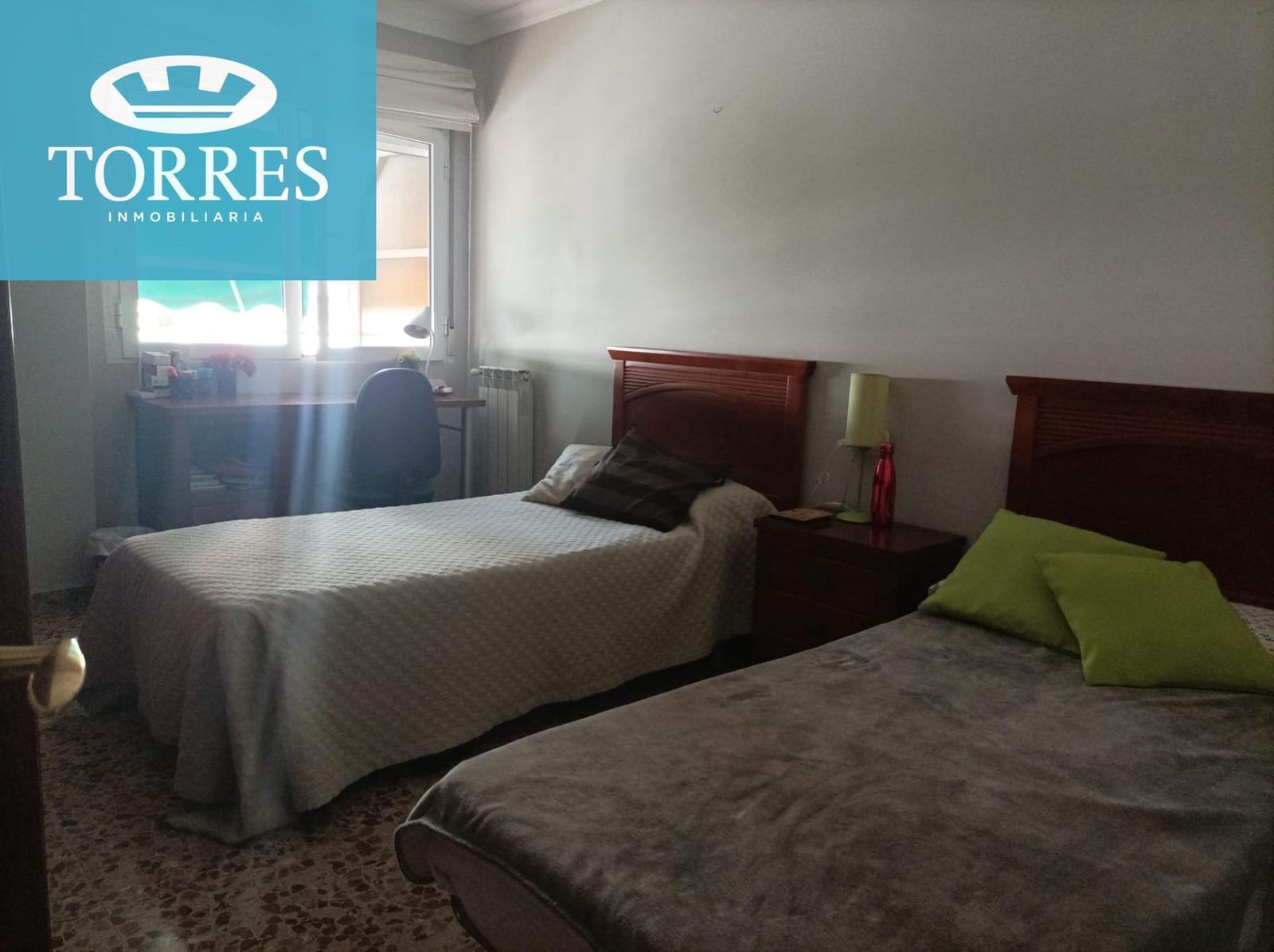 4 bedroom Flat for rent in Granada city - € 1,200 (Ref: 8348224)