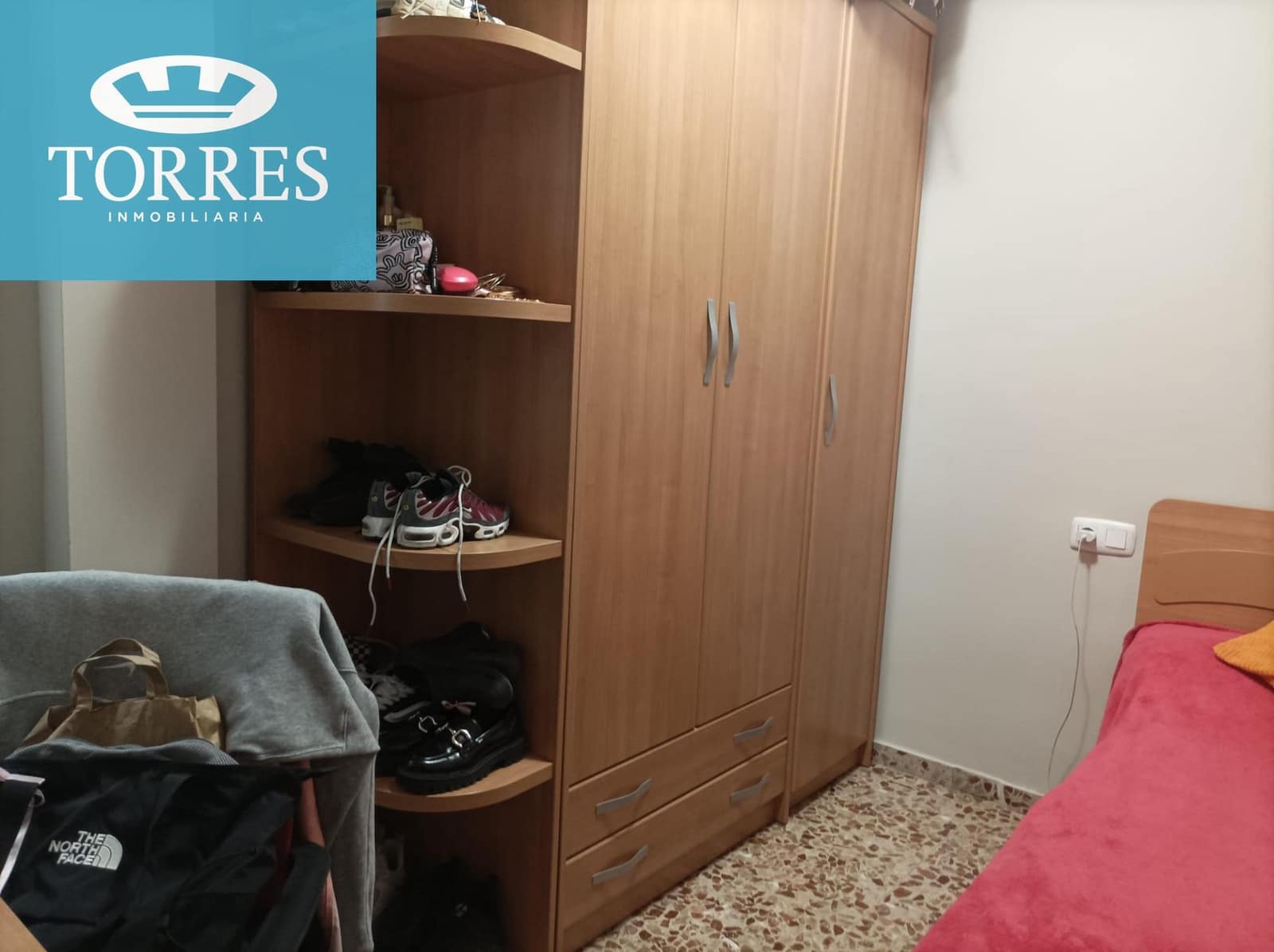 4 bedroom Flat for rent in Granada city - € 1,200 (Ref: 8348224)