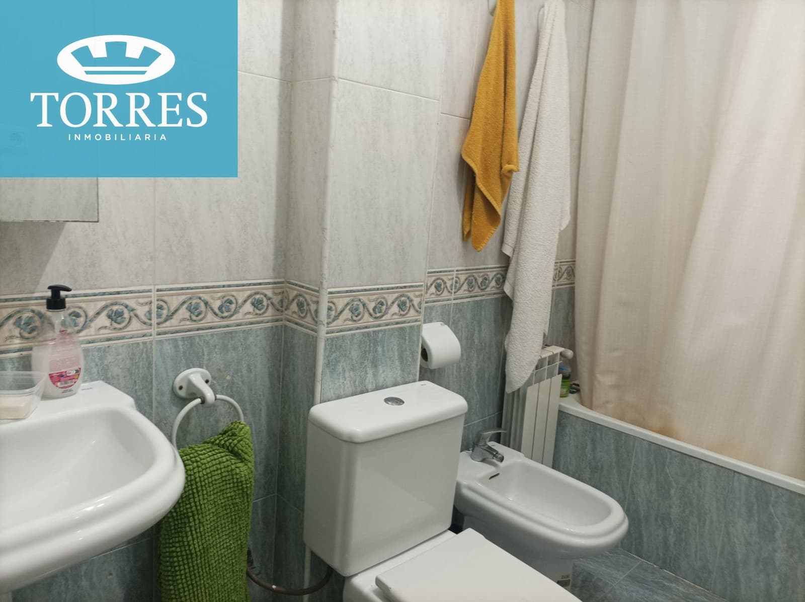 4 bedroom Flat for rent in Granada city - € 1,200 (Ref: 8348224)