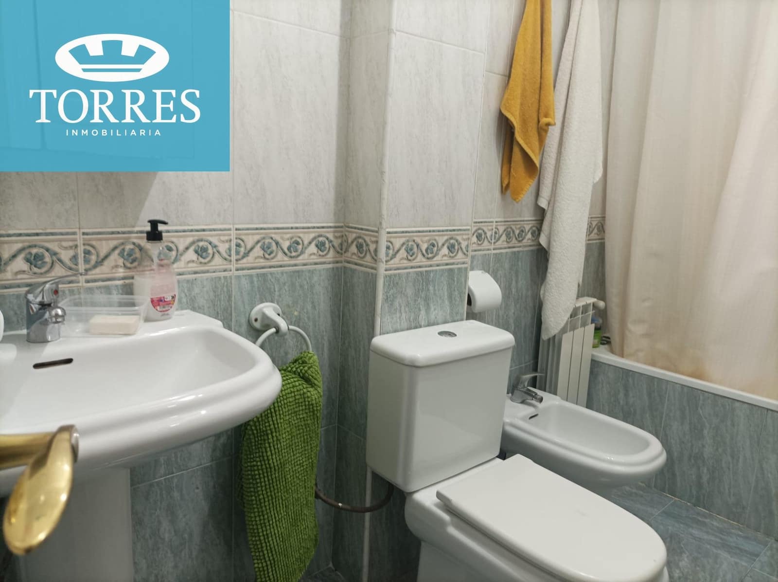 4 bedroom Flat for rent in Granada city - € 1,200 (Ref: 8348224)