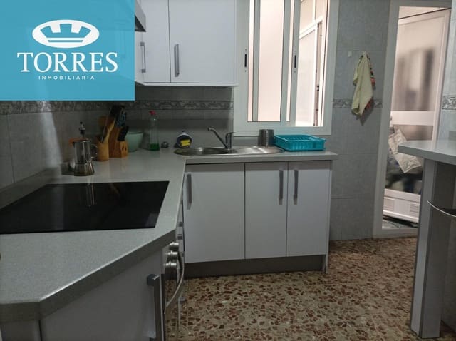 4 soveværelse Lejlighed til leje i Granada by - € 1.200 (Ref: 8348224)