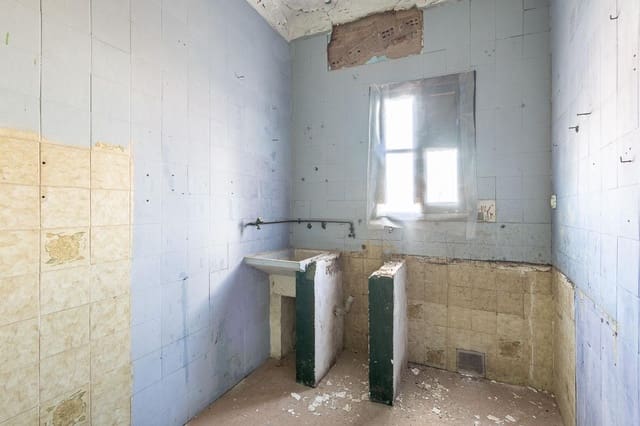 Ruin til salg i Granada by - € 499.000 (Ref: 8403659)