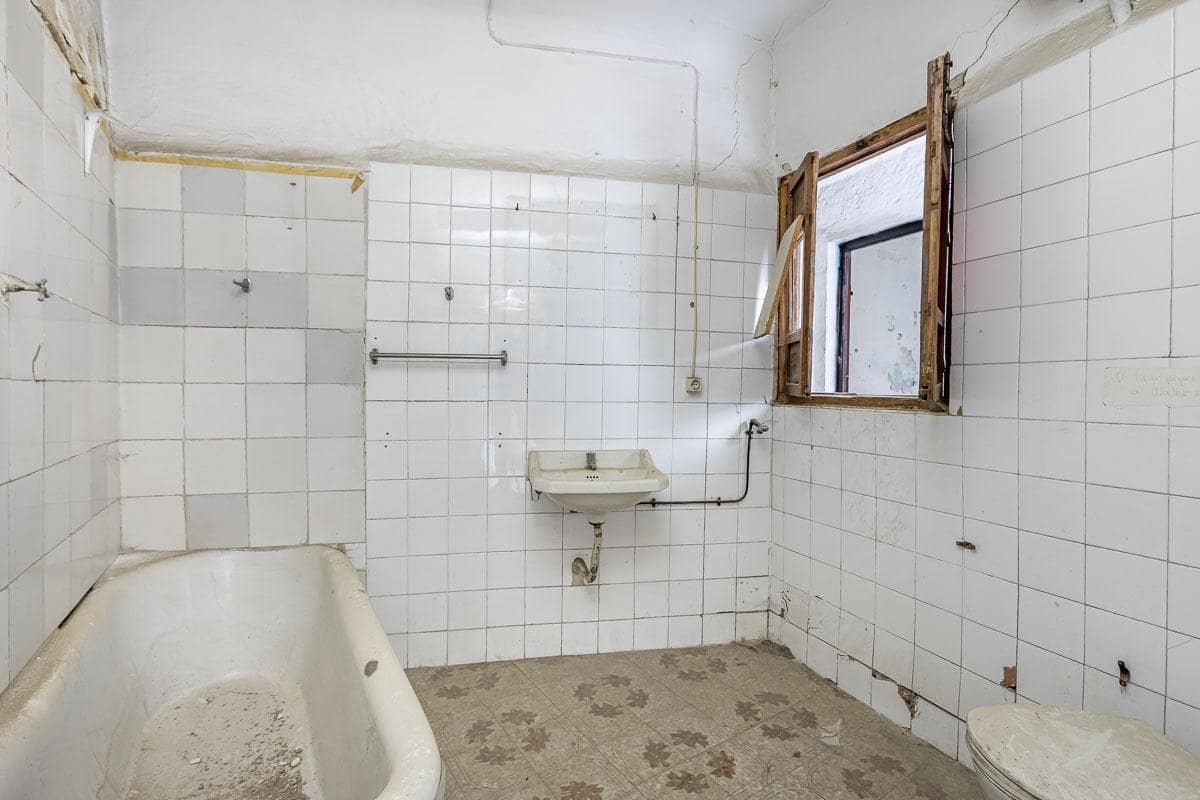 Ruin til salg i Granada by - € 499.000 (Ref: 8403659)