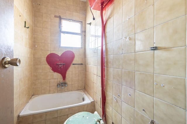 Ruin til salg i Granada by - € 499.000 (Ref: 8403659)