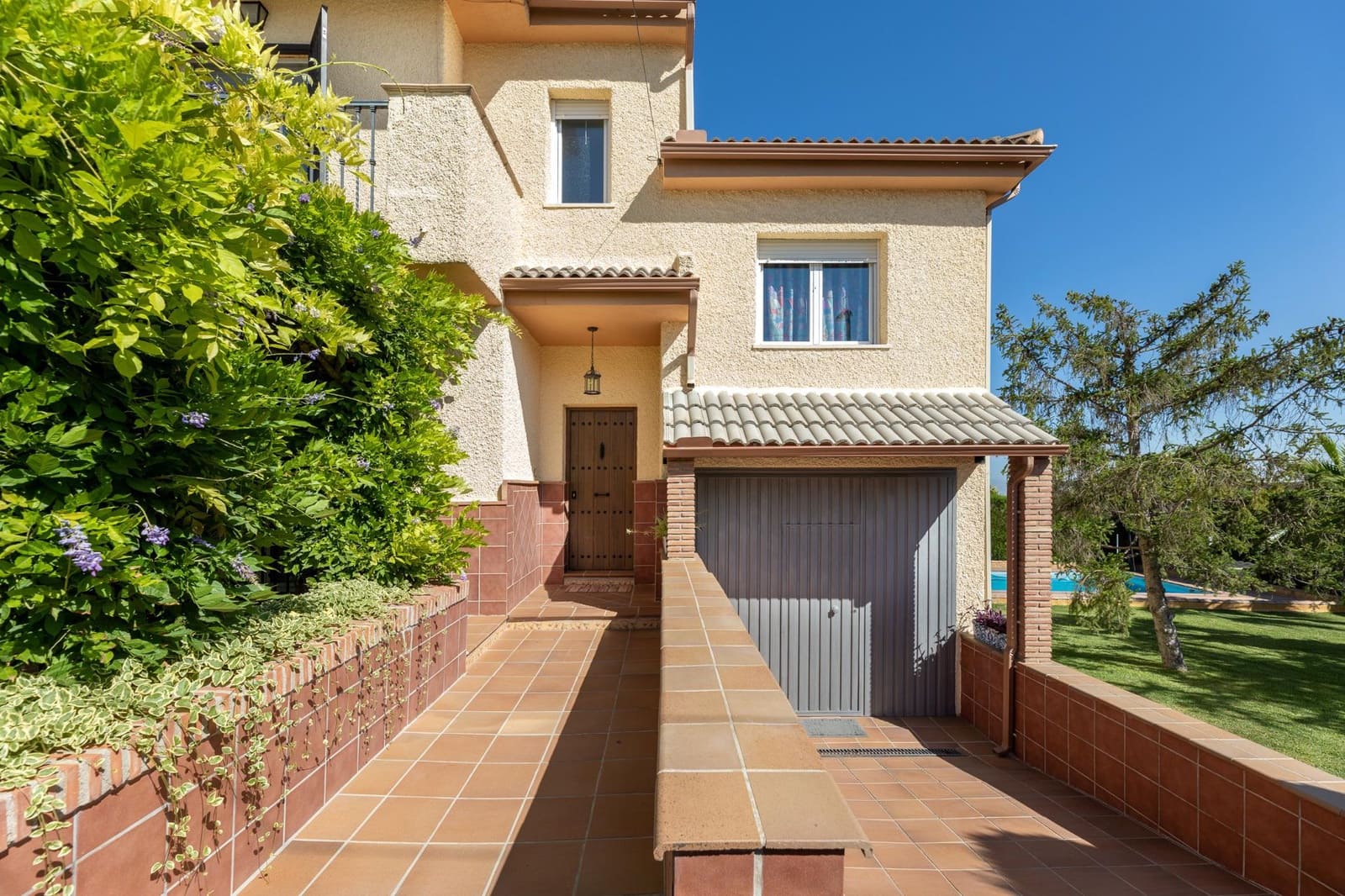 3 soveværelse Villa til salg i Otura med swimmingpool garage - € 370.000 (Ref: 8417849)