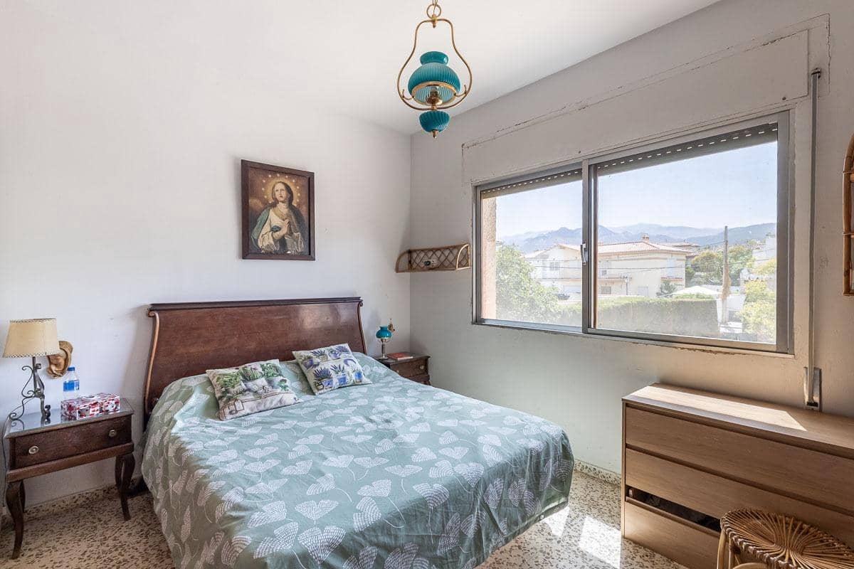 6 soveværelse Villa til salg i Dilar med garage - € 350.000 (Ref: 8436961)