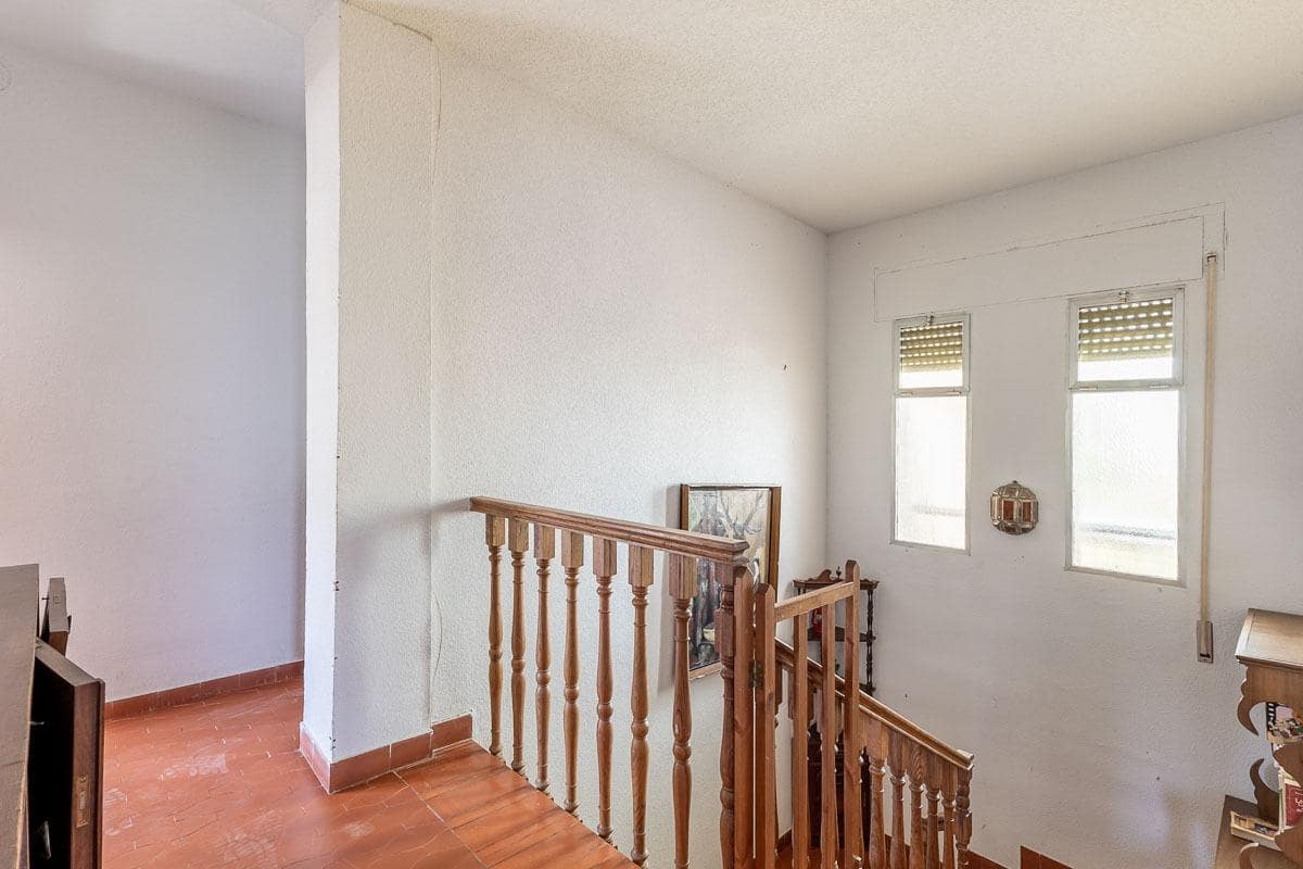 6 soveværelse Villa til salg i Dilar med garage - € 350.000 (Ref: 8436961)