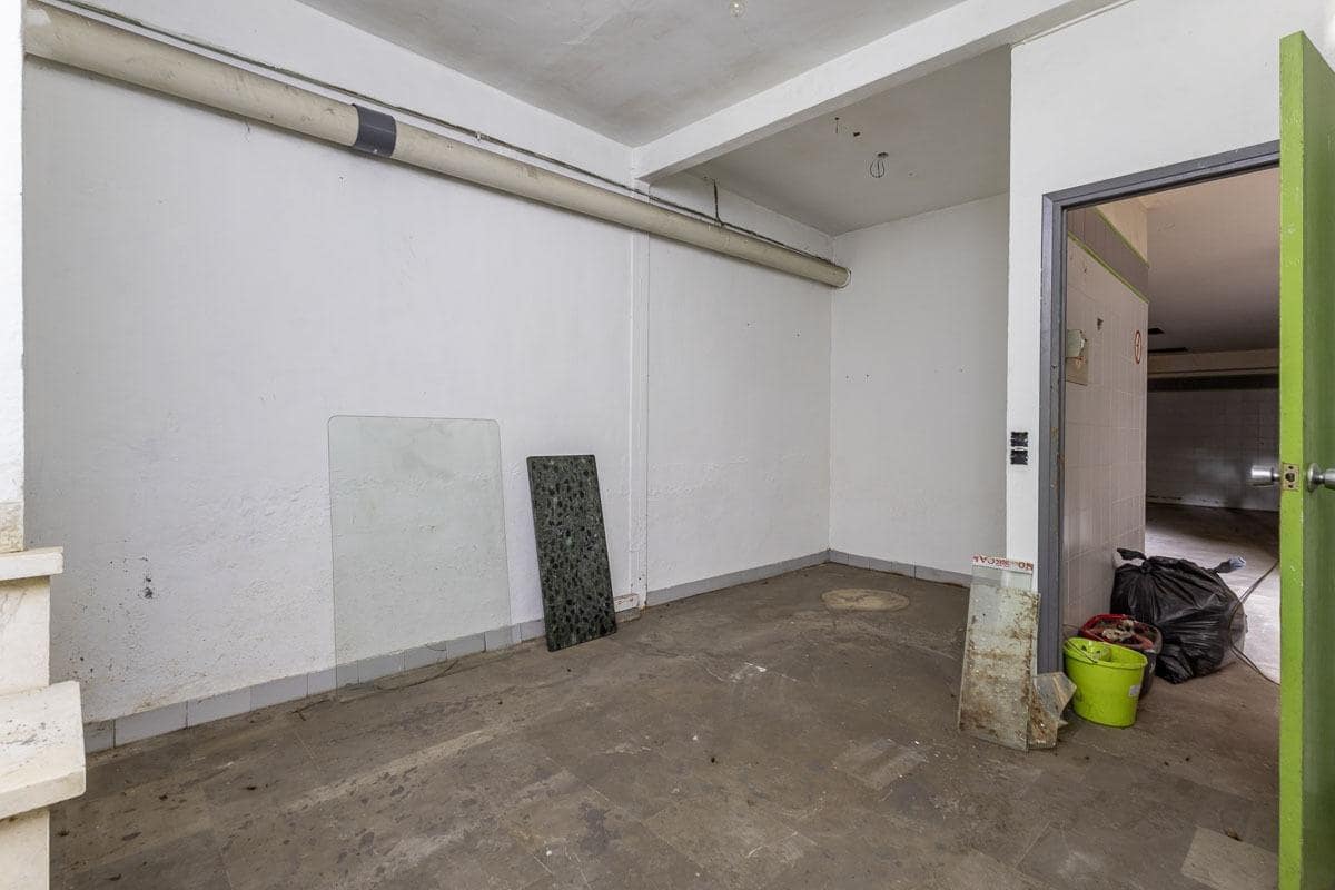 Erhverv til leje i Granada by - € 450 (Ref: 8538976)