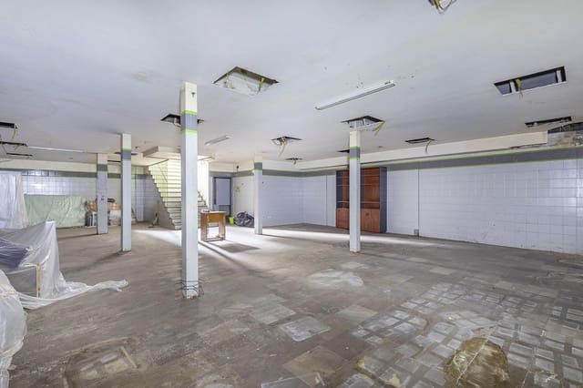 Erhverv til leje i Granada by - € 450 (Ref: 8538976)