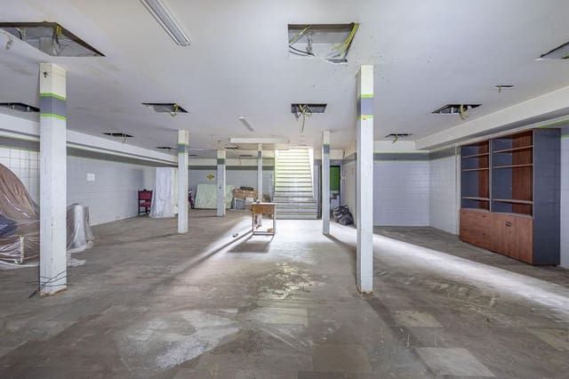 Erhverv til leje i Granada by - € 450 (Ref: 8538976)