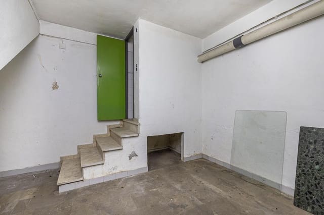 Erhverv til leje i Granada by - € 450 (Ref: 8538976)