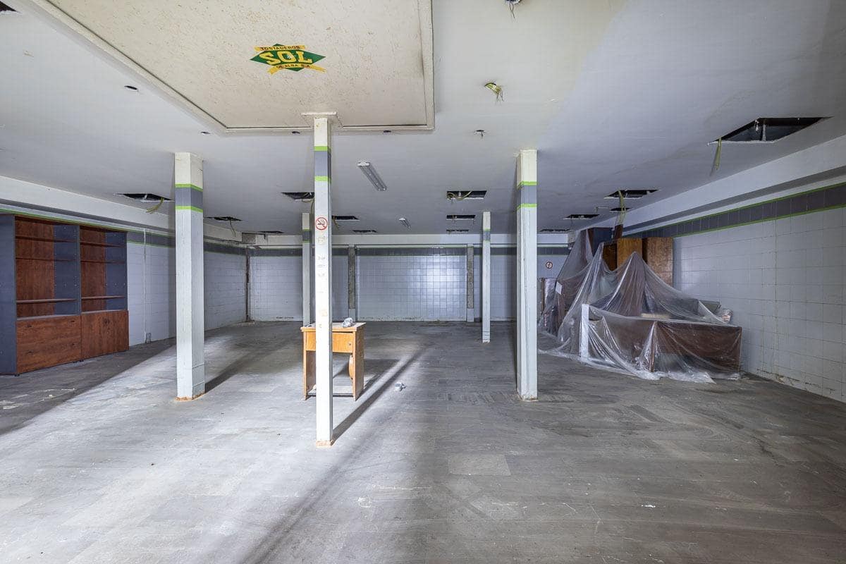 Erhverv til leje i Granada by - € 450 (Ref: 8538976)