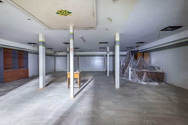 Erhverv til leje i Granada by - € 450 (Ref: 8538976)