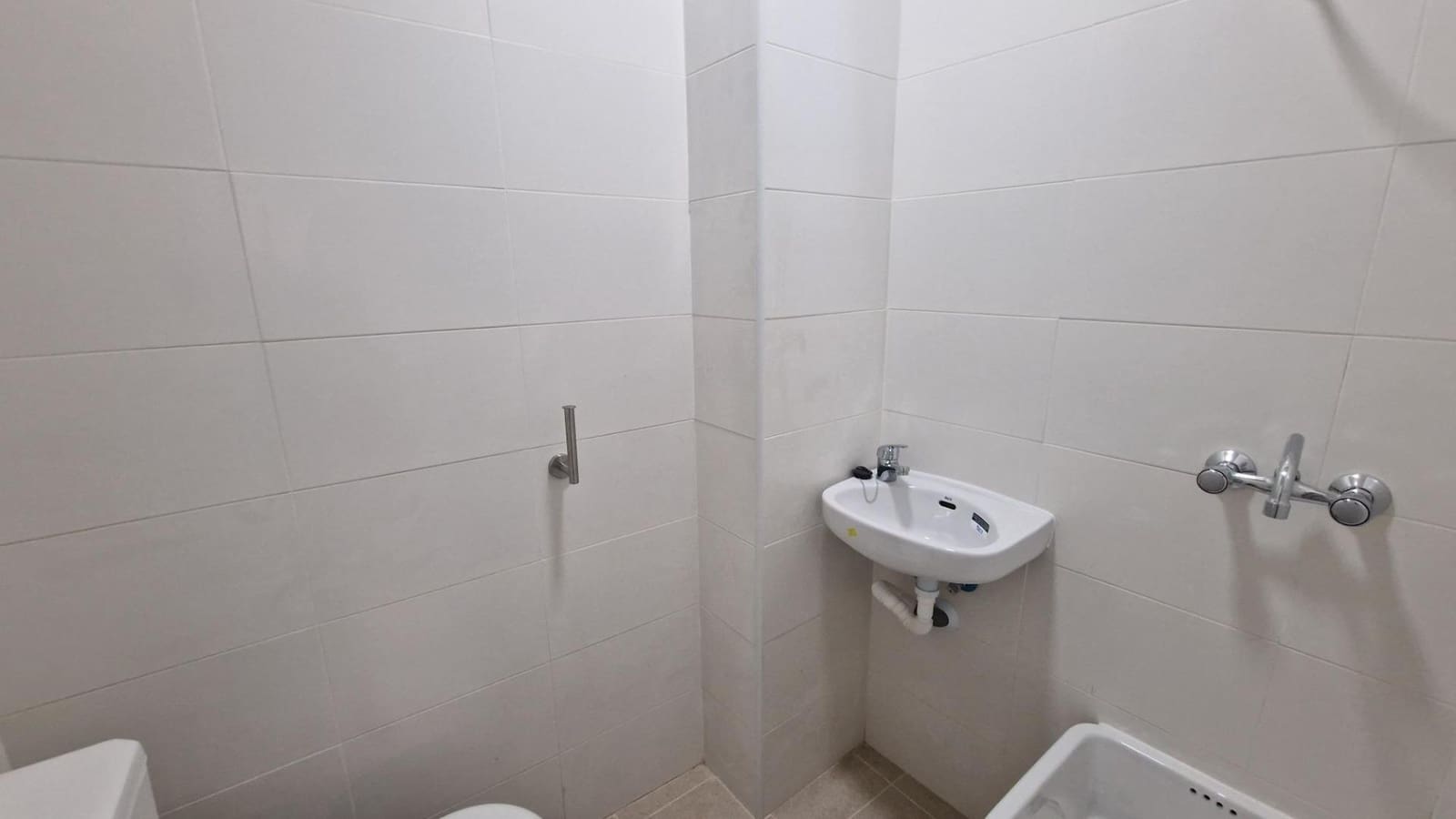 Erhverv til leje i Granada by - € 1.100 (Ref: 8589025)