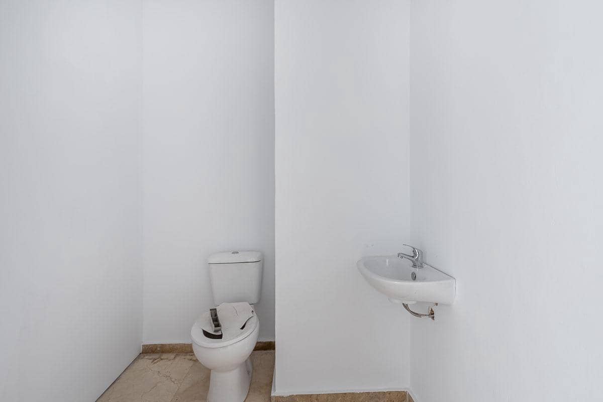 Erhverv til leje i Granada by - € 2.000 (Ref: 8641250)