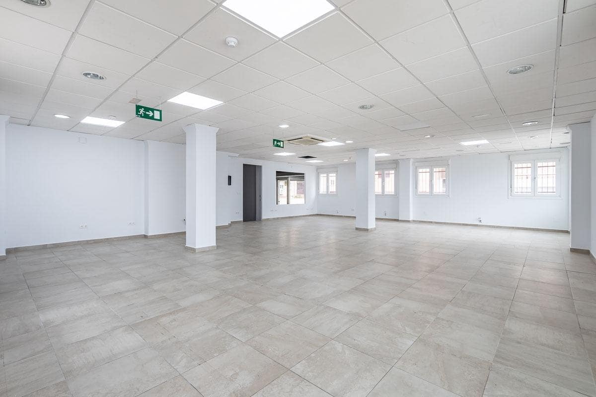 Erhverv til leje i Granada by - € 2.000 (Ref: 8641250)