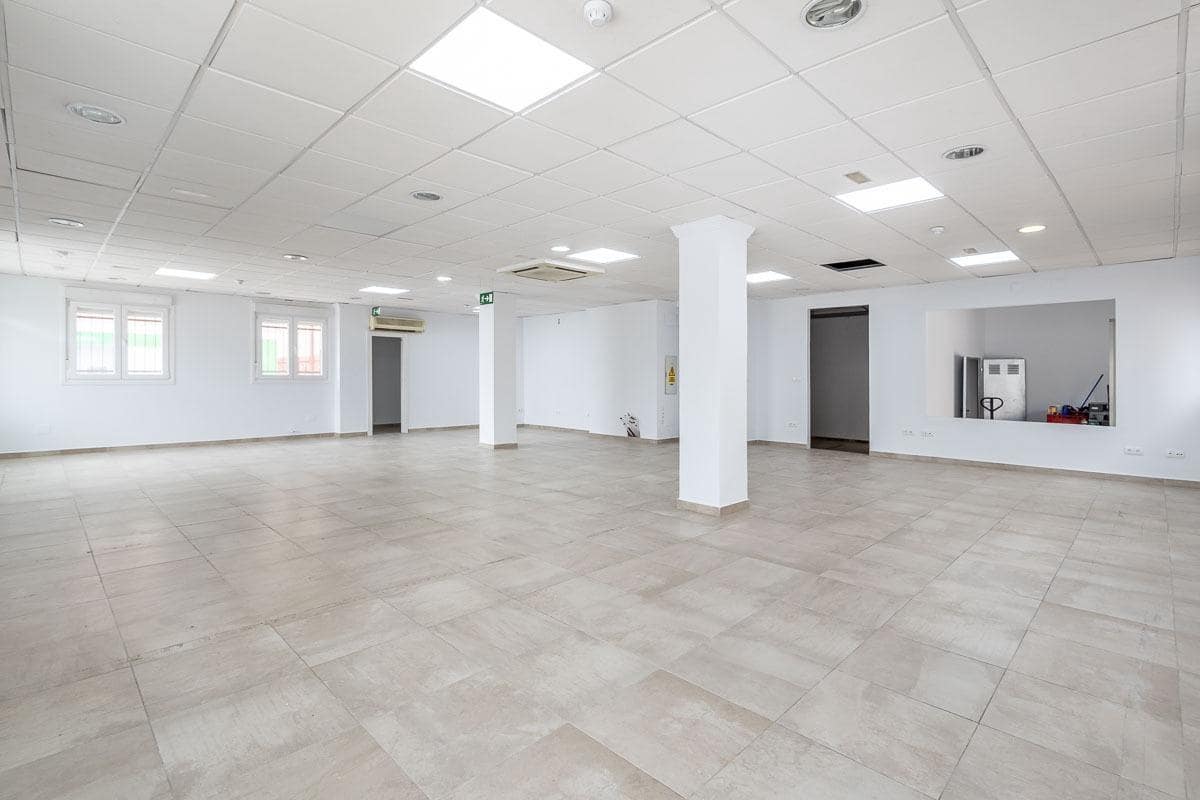 Erhverv til leje i Granada by - € 2.000 (Ref: 8641250)