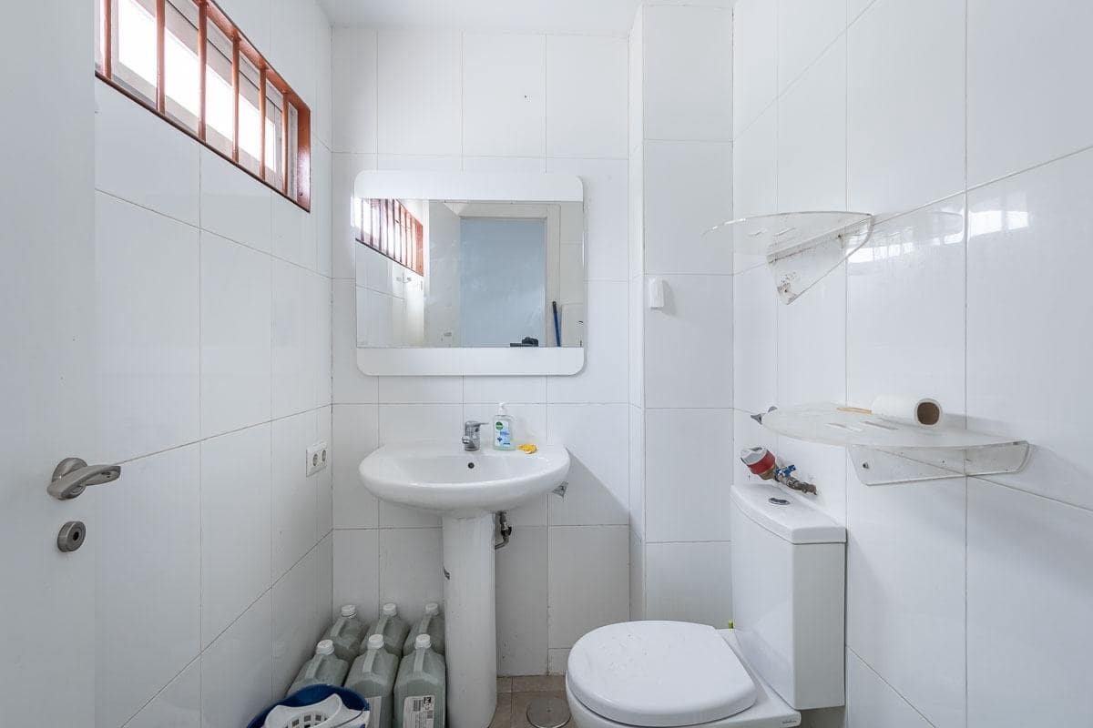 Erhverv til leje i Granada by - € 2.000 (Ref: 8641250)