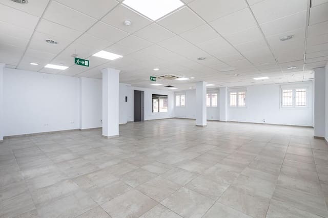 Kommersiell att hyra i Granada stad - 2 000 € (Ref: 8641250)