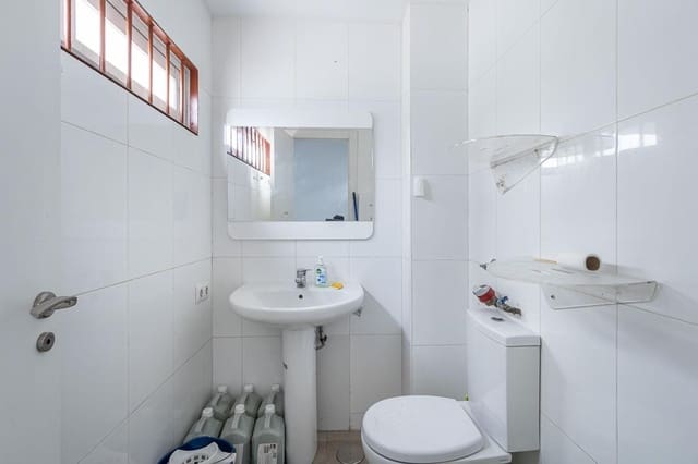 Kommersiell att hyra i Granada stad - 2 000 € (Ref: 8641250)