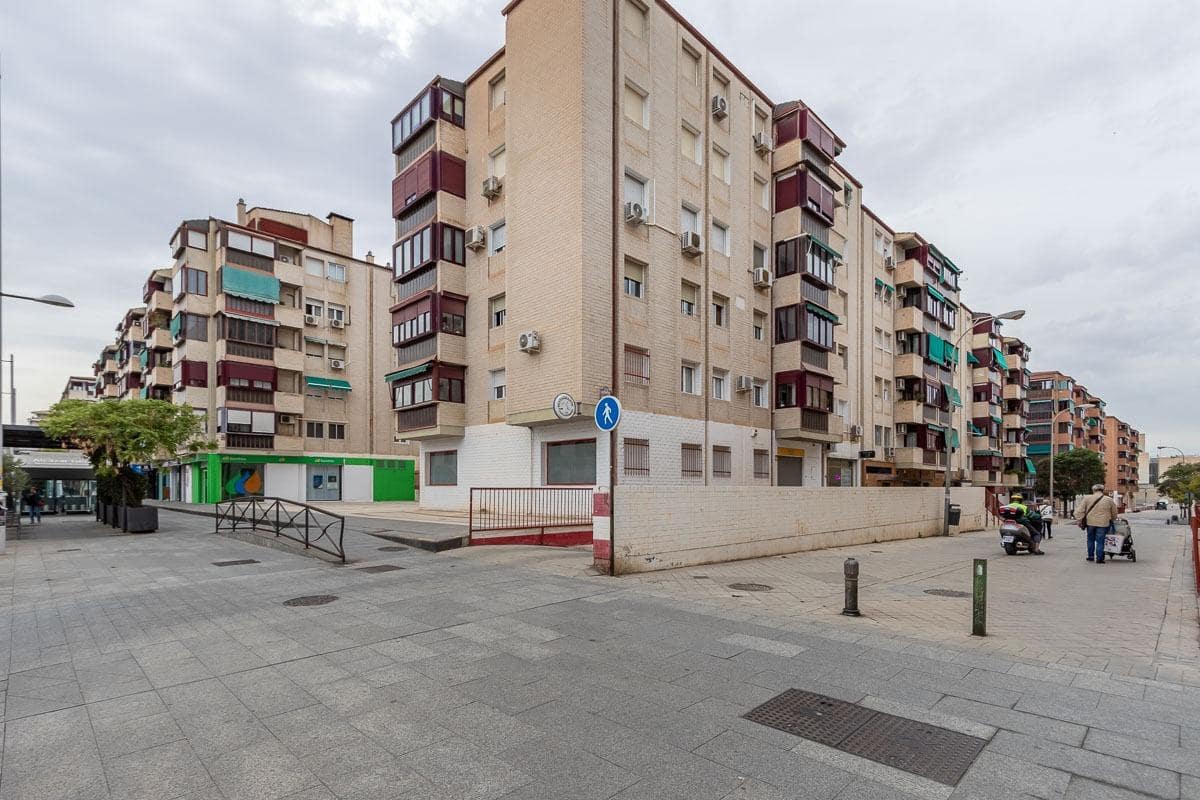 Erhverv til leje i Granada by - € 2.000 (Ref: 8641250)