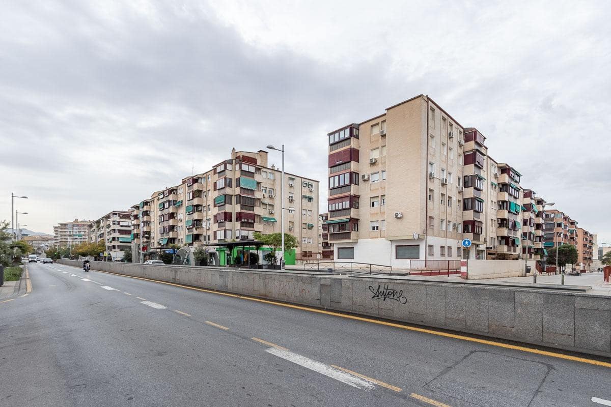 Erhverv til leje i Granada by - € 2.000 (Ref: 8641250)