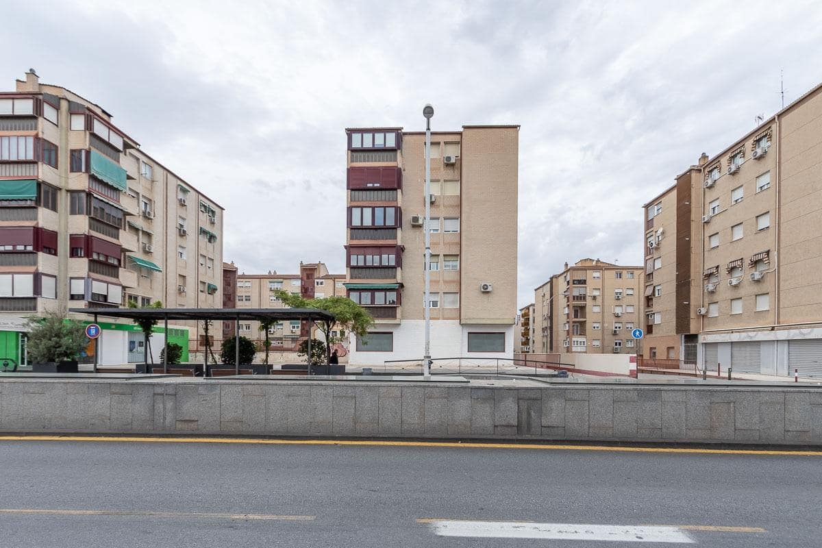 Erhverv til leje i Granada by - € 2.000 (Ref: 8641250)
