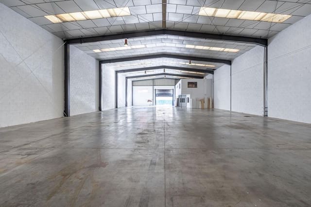 Biznes na sprzedaż w Ogíjares z garażem - 665 000 € (Ref: 8668348)