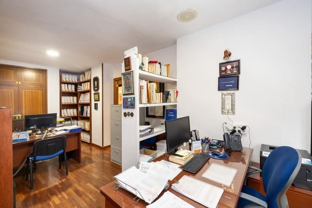 4 chambre Appartement à vendre à Centro, Grenade ville avec garage - 374 900 € (Ref: 8696478)