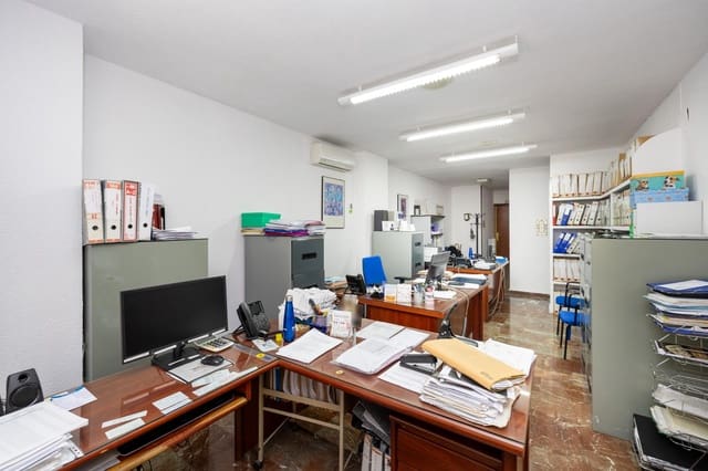 4 chambre Appartement à vendre à Centro, Grenade ville avec garage - 374 900 € (Ref: 8696478)