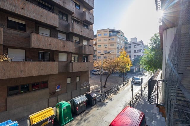 4 chambre Appartement à vendre à Centro, Grenade ville avec garage - 374 900 € (Ref: 8696478)