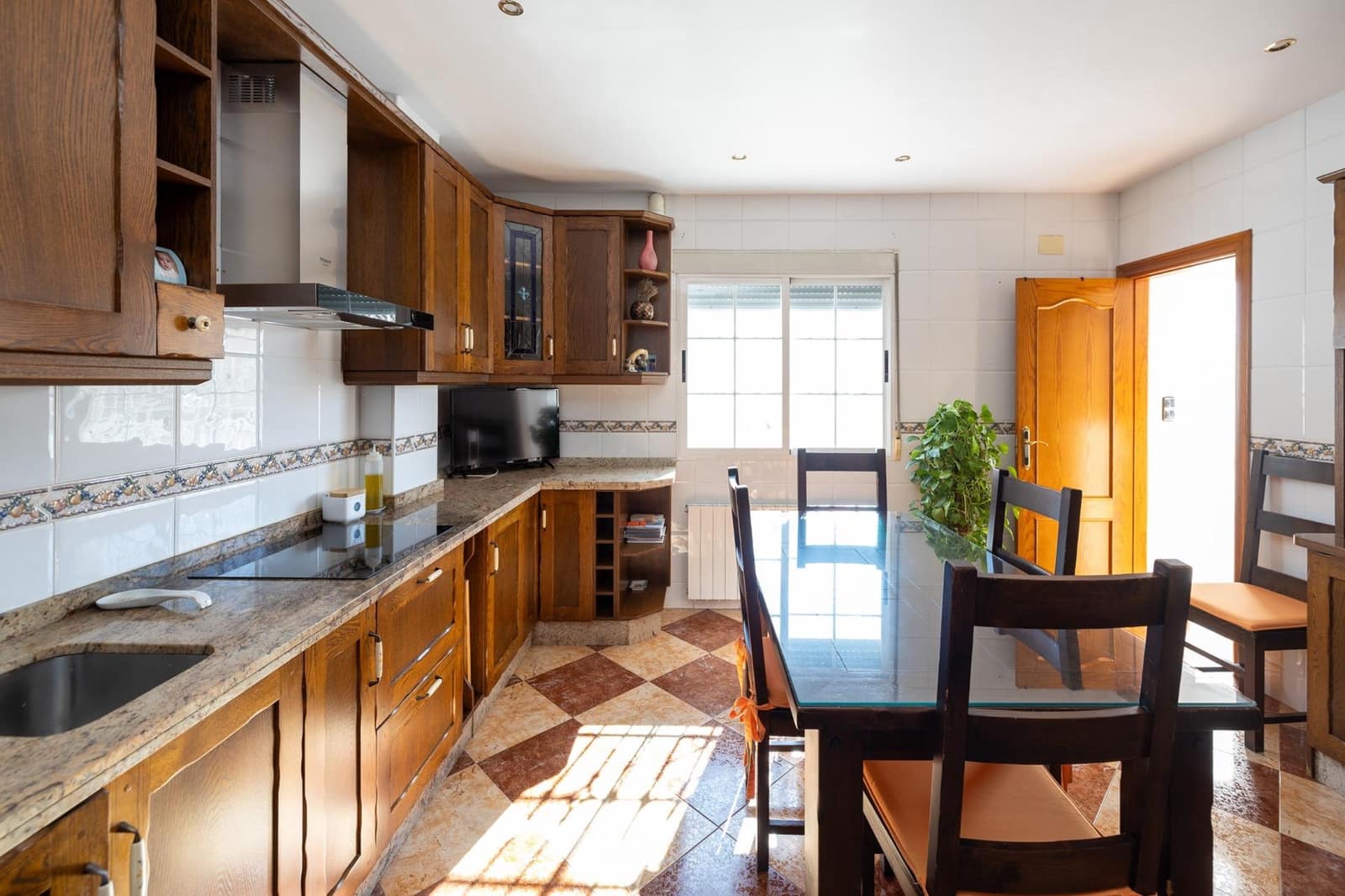 3 soveværelse Rækkehus til salg i Huetor Vega med garage - € 329.000 (Ref: 8836899)