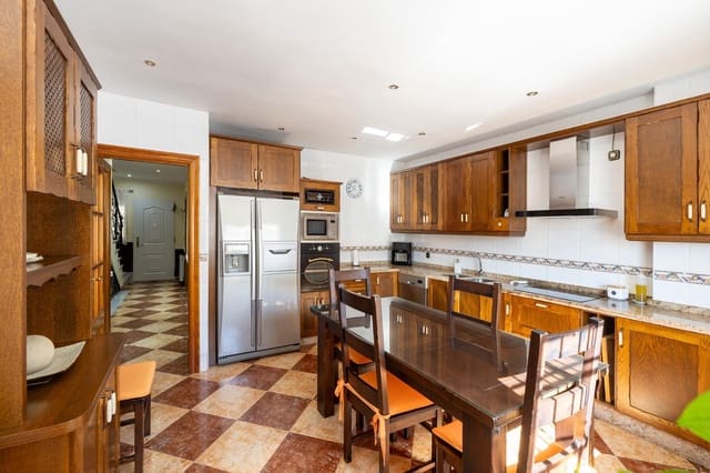 3 soveværelse Rækkehus til salg i Huétor Vega med garage - € 329.000 (Ref: 8836899)